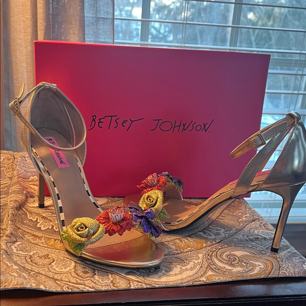 Betsey Johnson Gold Floral Women's Heels